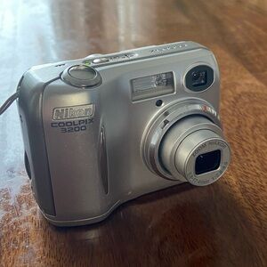 Nikon Coolpix 3200 digital camera